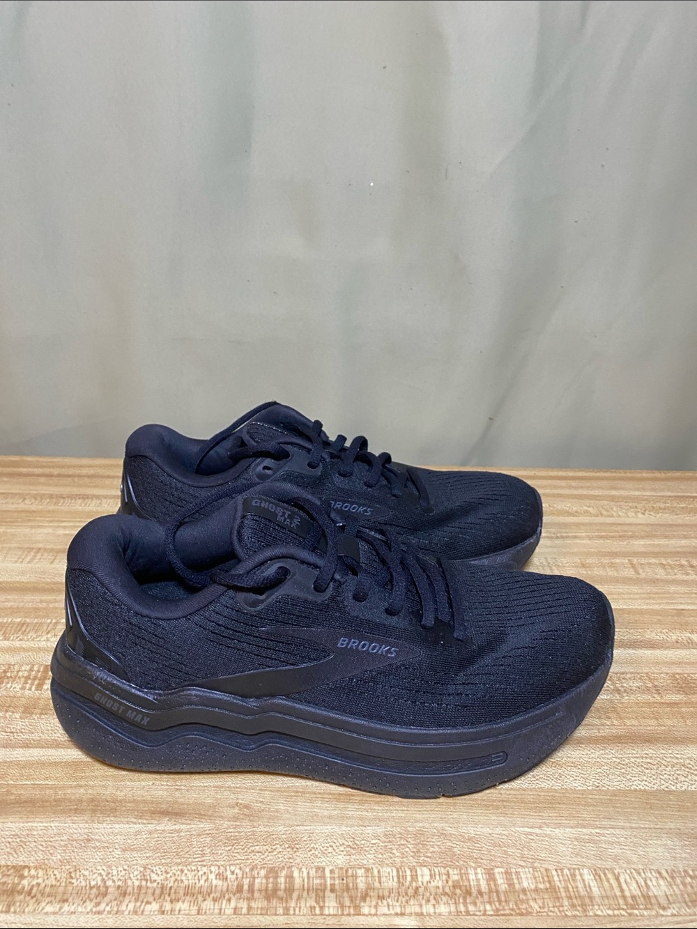 Brooks Ghost Max 2 Black Ebony Athletic Running Shoes Women’s 7.5 M